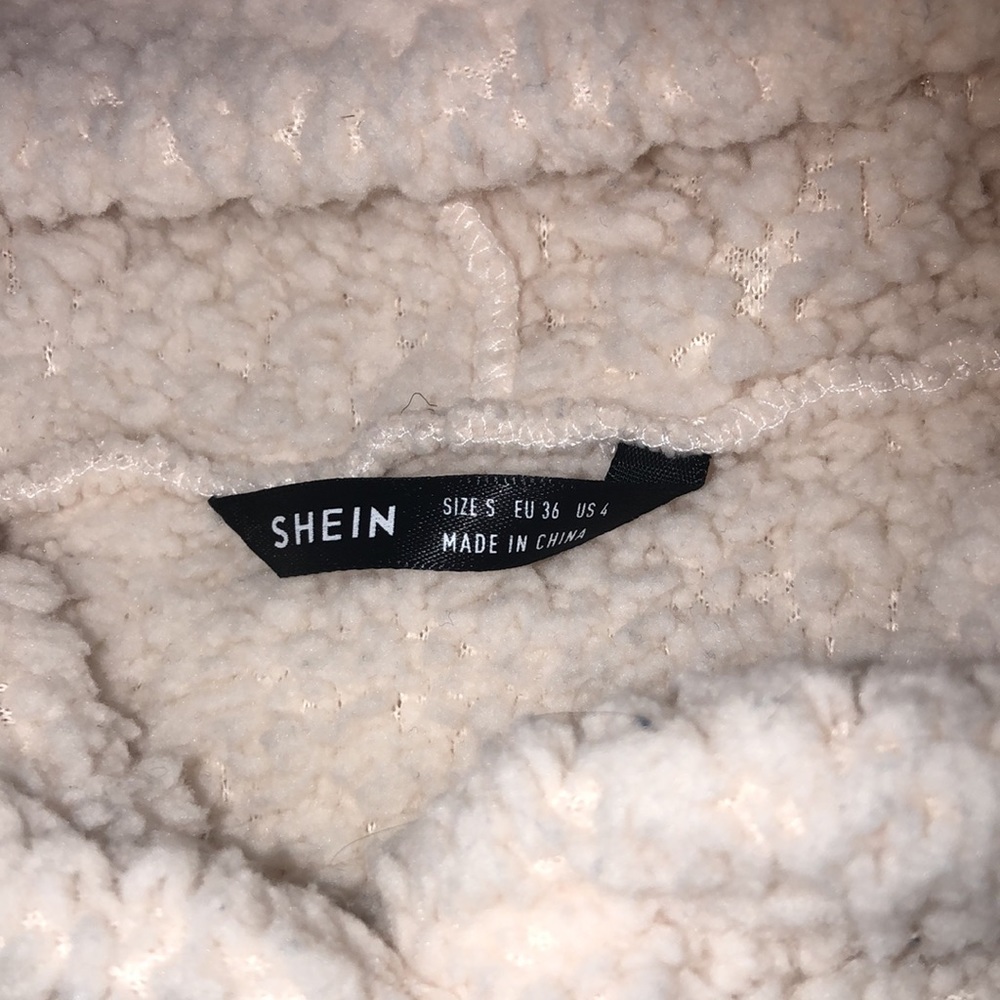 FUZZY SHEIN CROP TOP SWEATER - Picture 2 of 4